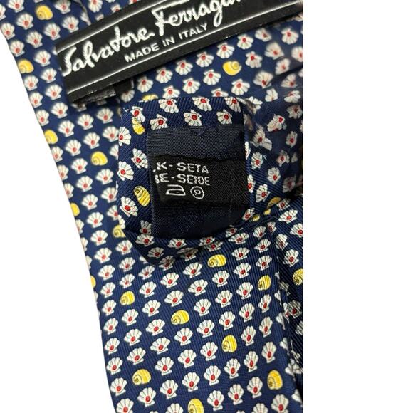 Vintage Salvatore Ferragamo Silk Tie Scallop Nautilus Shell All Over Print Blue - Picture 6 of 6